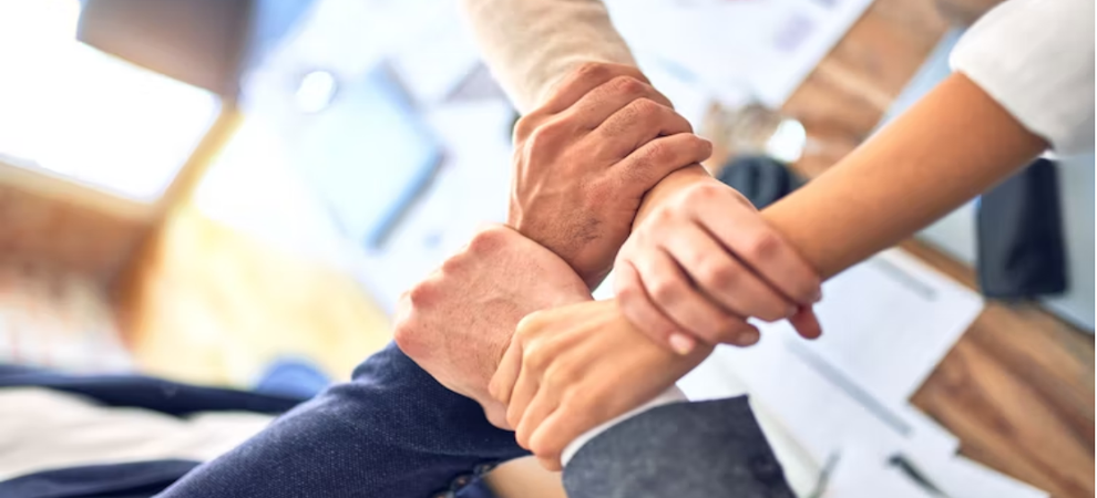 我單位在2017年召開市委五屆二次全體（擴(kuò)大）會議暨全市經(jīng)濟(jì)工作會議獲得表彰